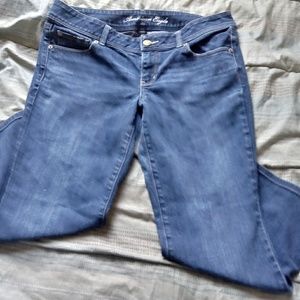 American eagle womans blue jeans